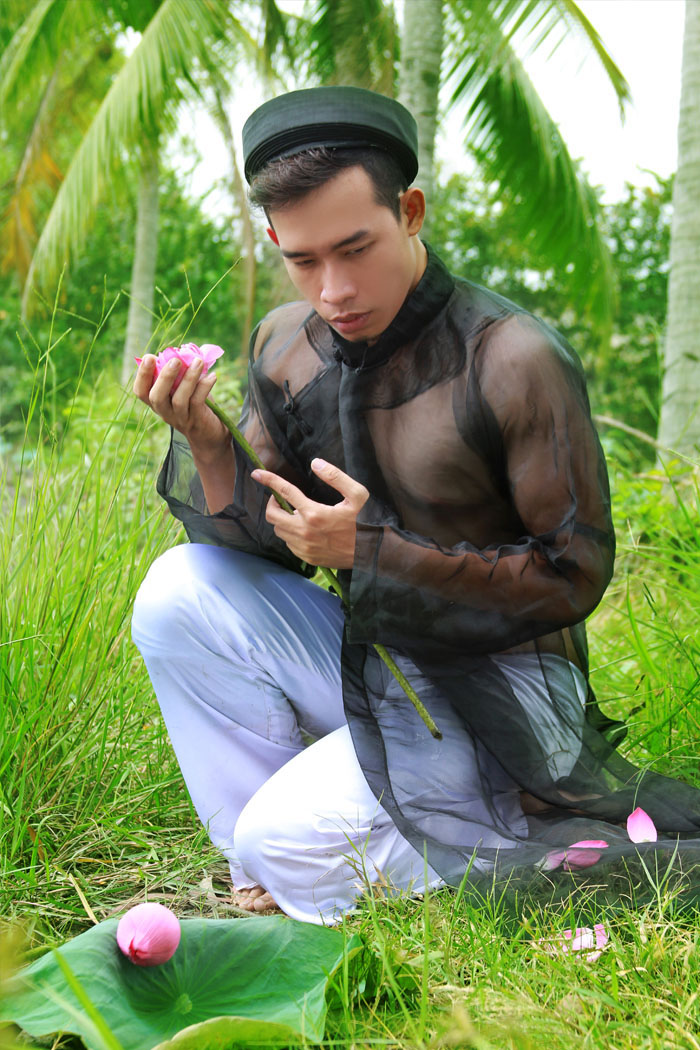 Leo Quốc Việt h&oacute;a ch&agrave;ng Thơ đ&oacute;n Xu&acirc;n